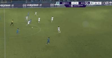 在游戏中，塔尔斯是个腼腆可爱的双尾小狐狸男孩，作为索尼克的小兄弟，一直希望自己能与索尼克一样勇敢，因此一直与索尼克一同冒险；而纳克鲁斯与索尼克则是“亦敌亦友”的关系，纳克鲁斯是一只针鼹，拥有比索尼克更强大的力气，性格非常强硬，因此经常与索尼克发生争执，但也会携手面对共同的敌人